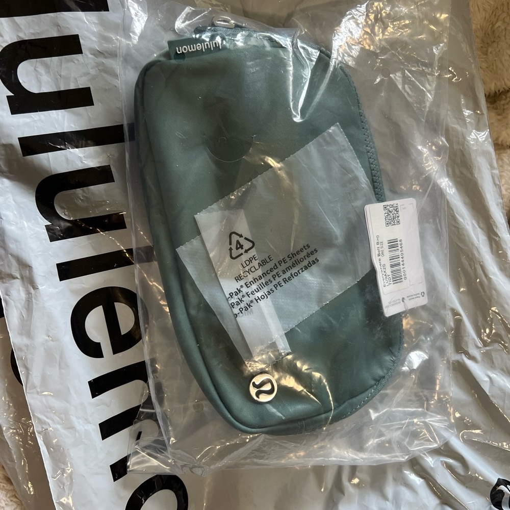 lululemon everywhere belt bag tidewater teal NWT